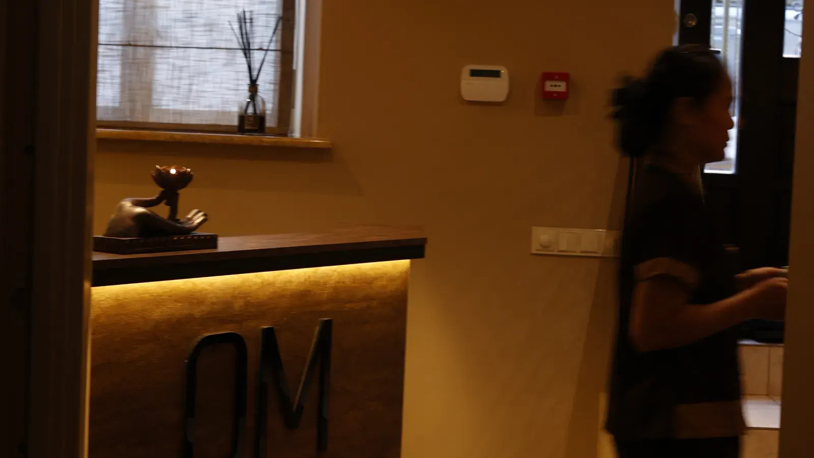 OM Massage recepcija ir salono kasdienybės akimirka