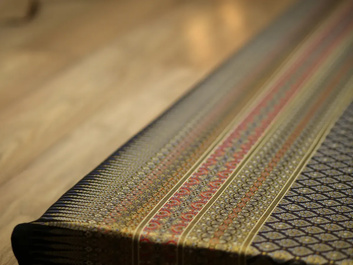 Tradicinis tailandietiško masažo kilimas su auksiniais raštais